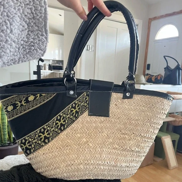 Woven Straw Tote - Picture 3 of 9